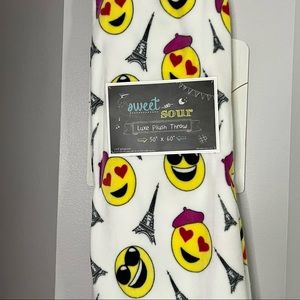 SWEET & SOUR SUPER SOFT EMOJI PARIS BLANKET - NWT 50” x 70”